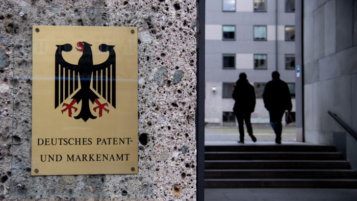 2B3R2HP Munich, Germany. 05th Mar, 2020. A sign with the inscription &quot;Deutsches Patent- und Markenamt&quot; can be seen at the main entrance of the German Patent Office. Credit: Sven Hoppe/dpa/Alamy Live News