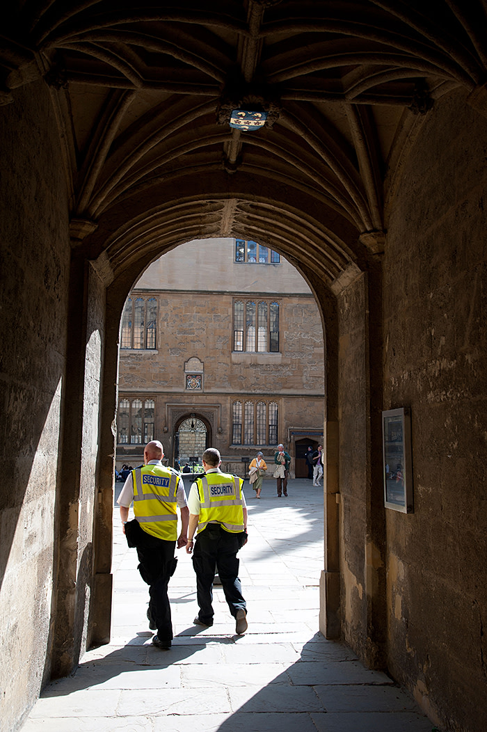 CNKN4Y Security guards patrol Oxford University England UK