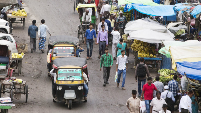 Auto-rickshaws drive past a market in Patna, Bihar, India, on Friday, July 10, 2015. Anyone placing bets on whether Indian central bank Governor Raghuram Rajan will cut interest rates again next month needs to look carefully at rainfall in July -- and so far it's not looking good. Photographer: Prashanth Vishwanathan/Bloomberg