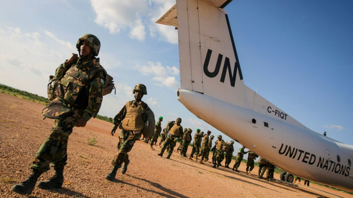  soldiers from Djibouti serving with the African Union Mission in Somalia (AMISOM) disembark from a United Nations aircraft at the airport in the central Somali town of Beledweyne