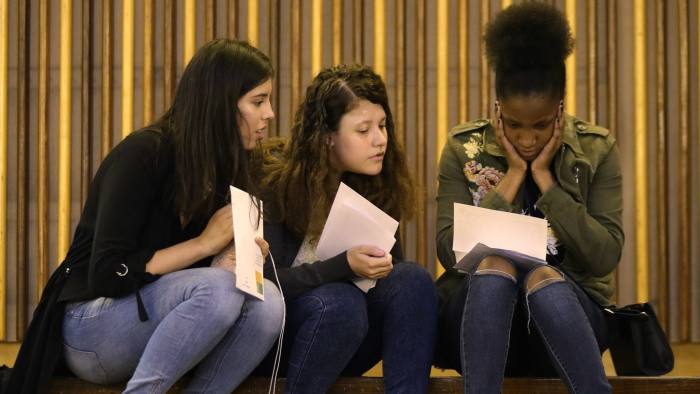 Students collect their GCSE results at Ark Globe Academy in south London. PRESS ASSOCIATION Photo. Picture date: Thursday August 23, 2018. See PA story EDUCATION GCSE. Photo credit should read: Yui Mok/PA Wire