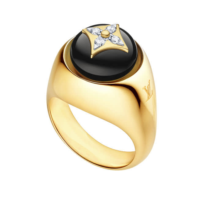 Chevalliere B Blossom ring — Yellow and white gold, onyx and diamonds, €5,200