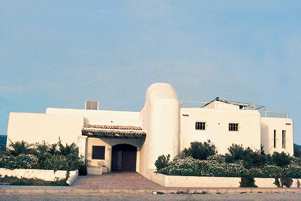 Pacha's building in 1973