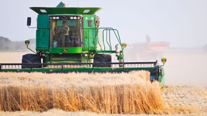 BP3FNN Combine harvesting wheat crop on the Canadian Prairies. Near Winkler, Manitoba, Canada.