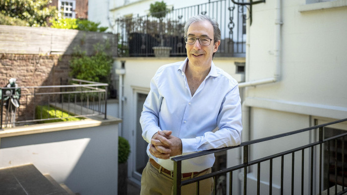 19/05/2020

How to Lead. 

Andrew Ballheimer Global Managing Partner of Allen and Overy. Photographed at his home in North London. 