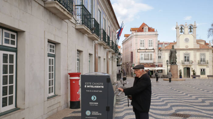 Smart bins in Cascais, Portugal. Press image from local city government.