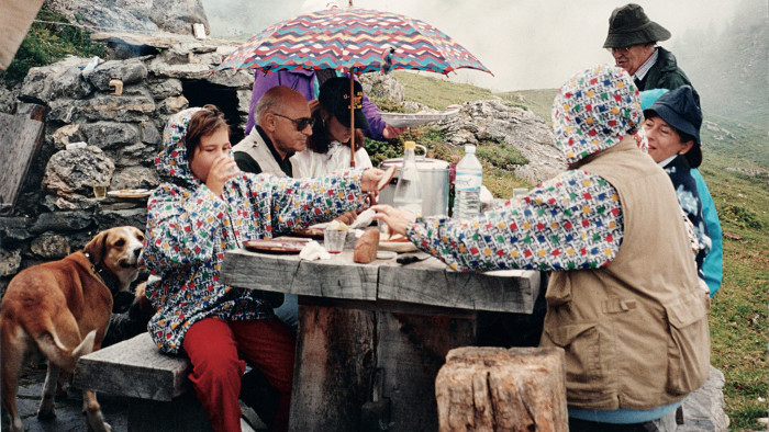 The Missoni family dine outside