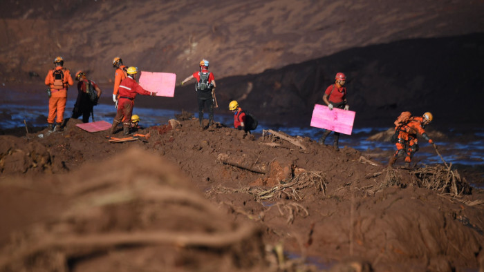 Rescuers search for vicitms near the town of Brumadinho, state of Minas Gerias, southeastern Brazil three days after the collapse of a dam at an iron-ore mine belonging to Brazil's giant mining company Vale on January 28, 2019. - A tsunami of toxic mud broke through a dam at an iron-ore mine owned by Vale on January 25. The official toll from the disaster was 58 dead and 305 missing as of late Sunday. (Photo by Mauro Pimentel / AFP)MAURO PIMENTEL/AFP/Getty Images
