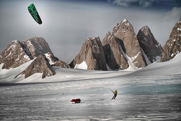 Kite-skiing over the glacier towards the Spectre