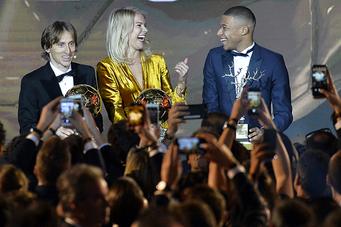 PARIS, FRANCE - DECEMBER 03: Luka Modric of Croatia and Real Madrid, Kylian Mbappe of £France and Paris Saint-Germain and Ada Hegerberg of Sweden and Olympioque Lyonnais pose with their trophy during the 2018 Ballon D'Or ceremony at Le Grand Palais on December 3, 2018 in Paris, France. (Photo by Aurelien Meunier/Getty Images)