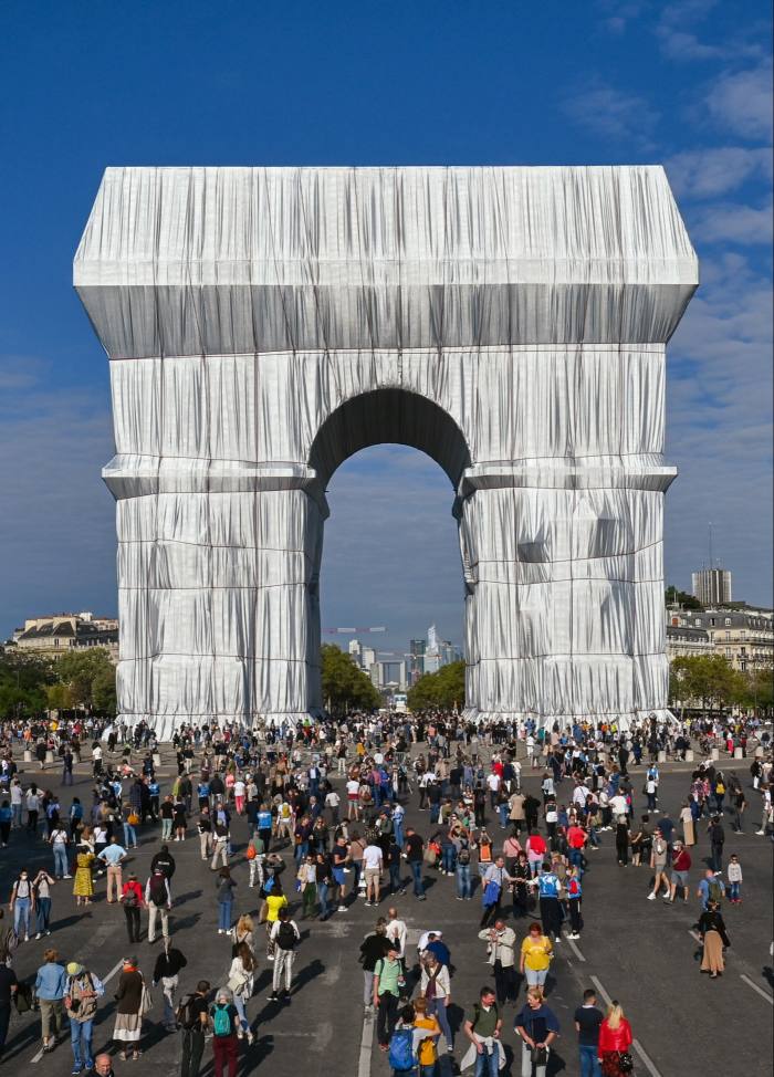 Wrapped Arc de Triomphe installation, 2021, by Christo and Jeanne-Claude