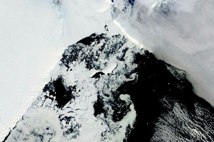 Satellite image showing collapse of ice shelf in East Antarctica