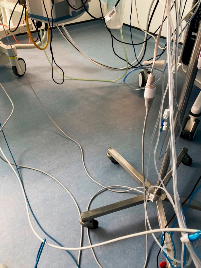 Cables on the floor 