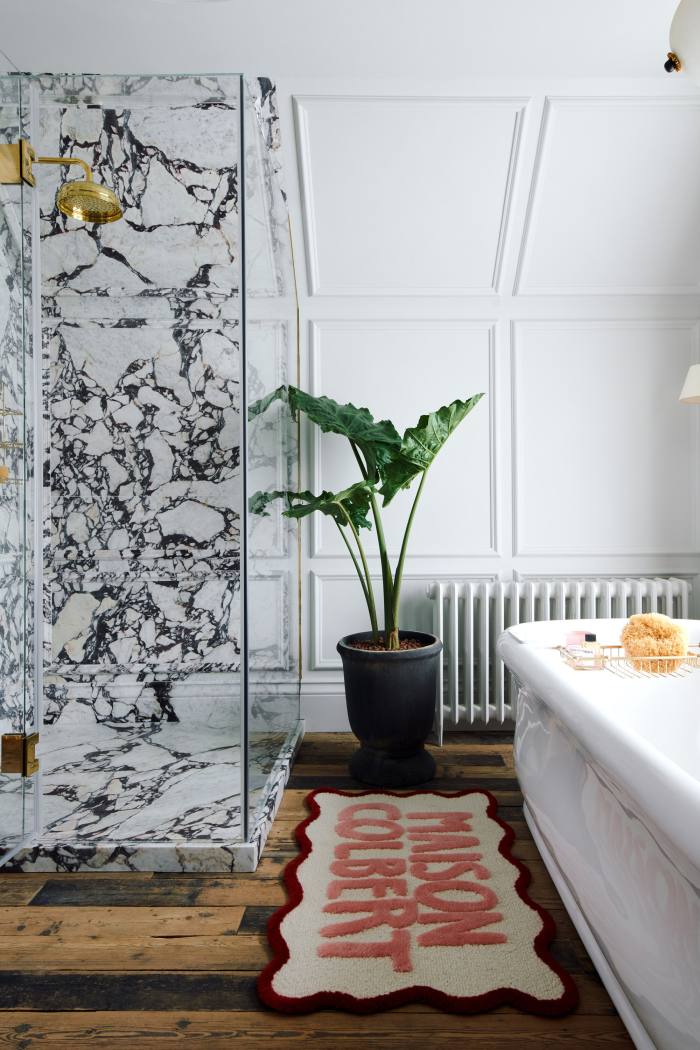 The “Love” bedroom ensuite, with a Calacatta Viola marble shower and a bespoke bath mat