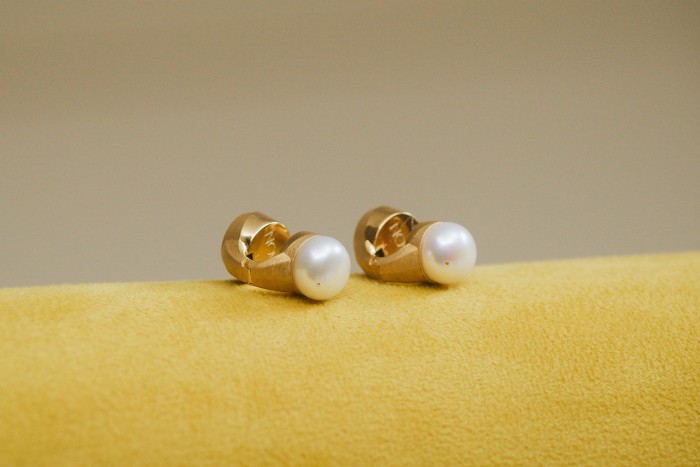Nova Audio gold-plated pearl earrings, around €500