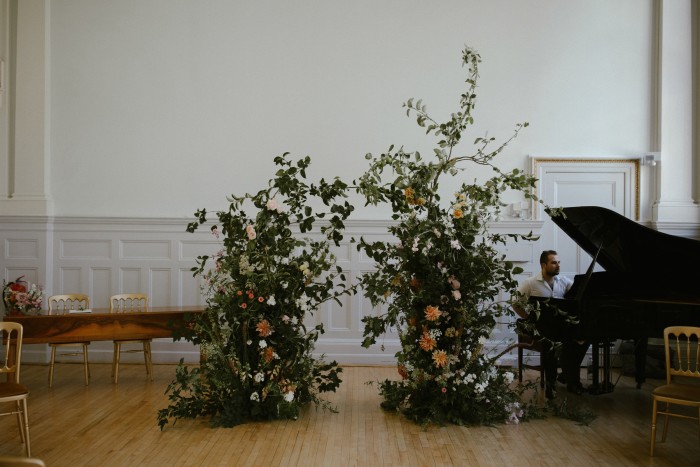 A freestanding wedding display by JamJar flowers