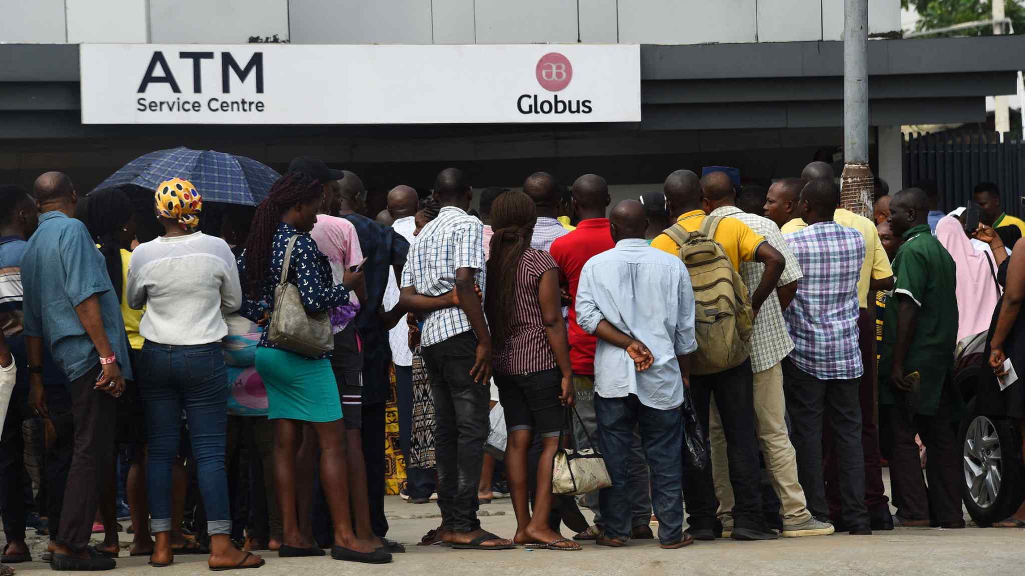 Nigeria’s attempt to replace its currency notes descends into chaos