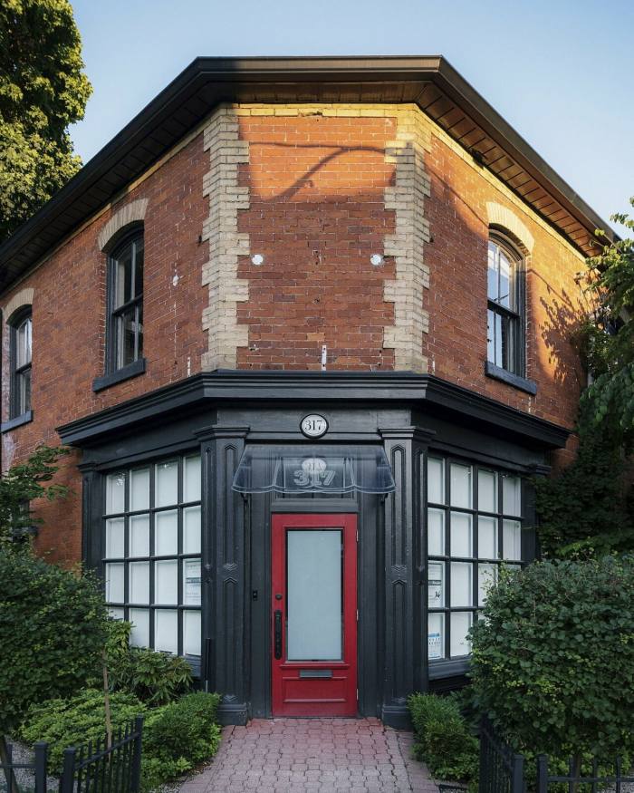 The façade of a house in Cabbagetown, Torronto