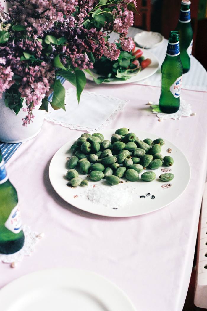 Green almonds, salt and beer on the side