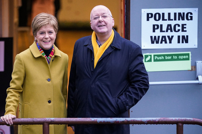 Nicola Sturgeon with her husband and SNP chief executive Peter Murrell 