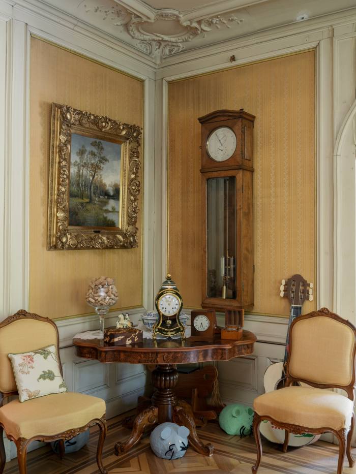 Voutilainen’s living room, with an early-20th-century Strasser & Rhode precision clock on the wall