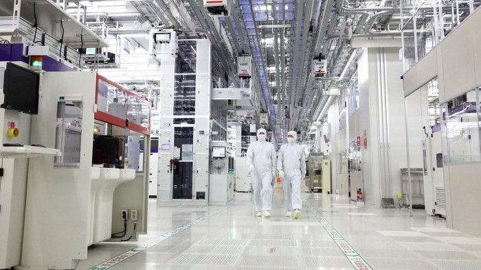 A picture of people working in the Samsung factory