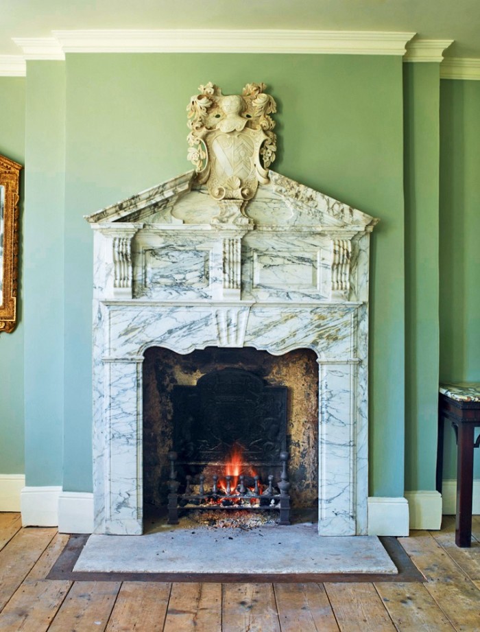 London’s Jamb specialises in 17th- to 19th-century chimneypieces, as well as antique lighting and furniture