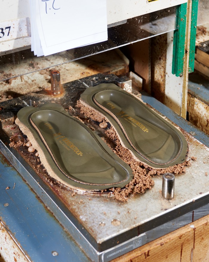 Creating the unique footbed at the Görlitz factory