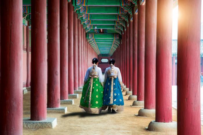 Traditional hanbok dress in Gyeongbokgung Palace