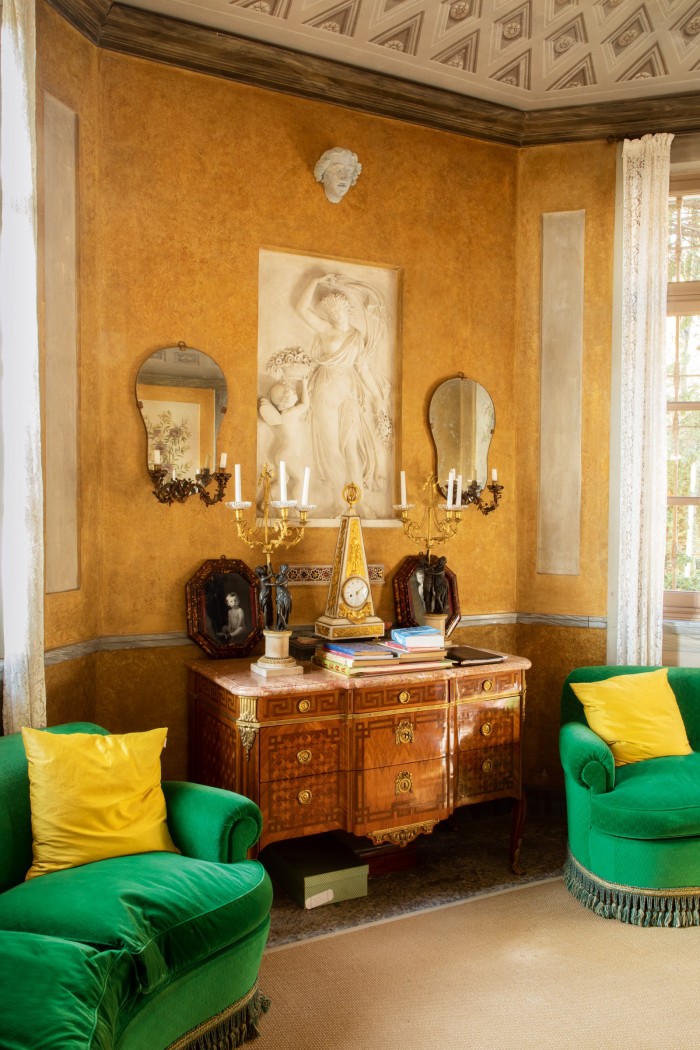 The villa’s interiors are by Renzo Mongiardino, the designer who also created Mondadori’s childhood home