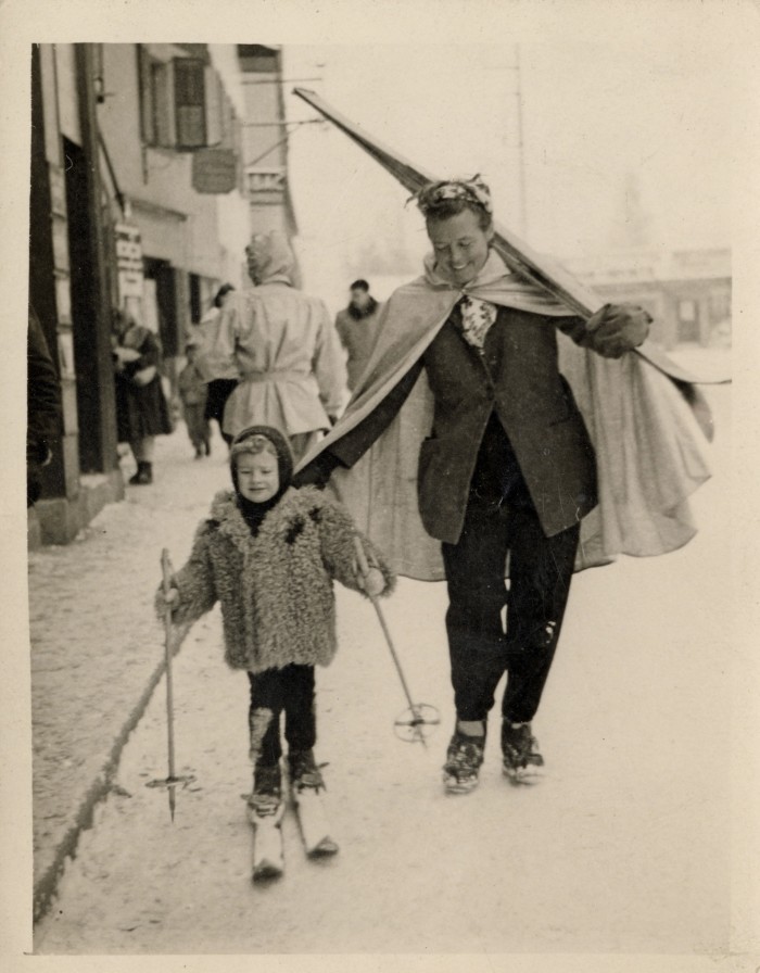 Charlotte Perriand and her daughter Pernette Perriand-Barsac in Megève, 1948