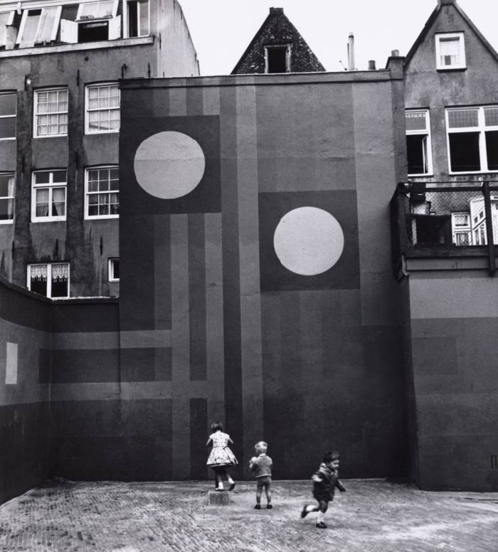 A playground by Aldo van Eyck in Amsterdam, with a mural by Joost van Roojen, 1960