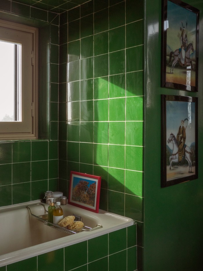The Green bathroom. The pair of Indian paintings date from the end of the 19th century