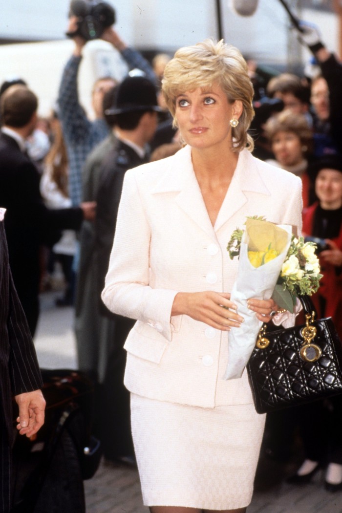 Diana visiting a hospital in London, 1996
