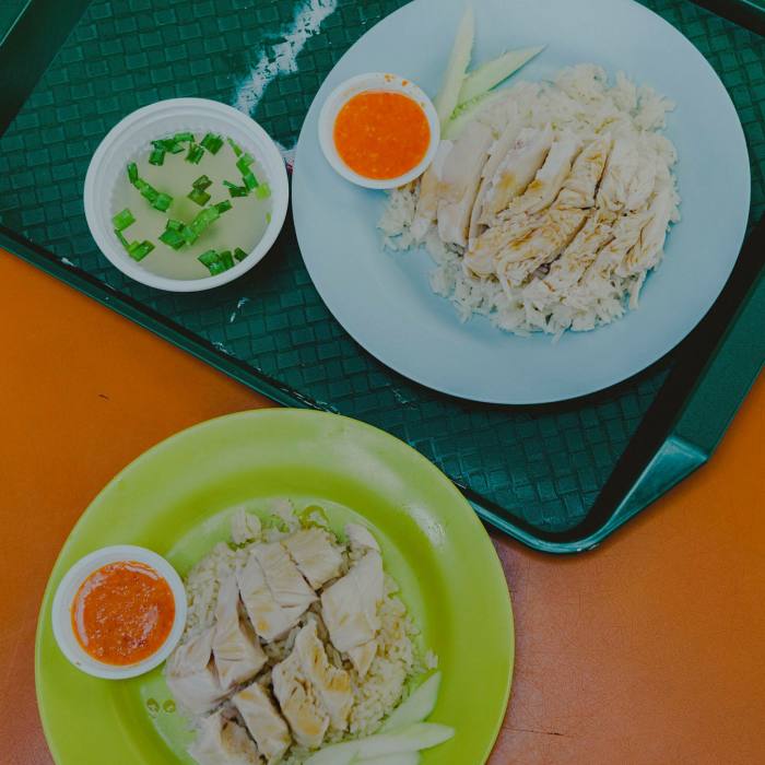 It’s a showdown: chicken rice by rival stalls Ah Tai (top) and Tian Tian