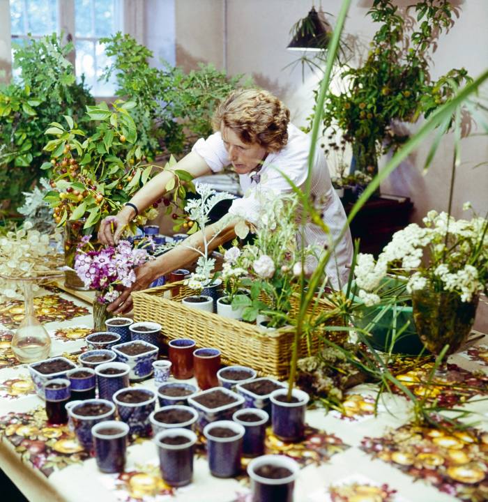 Preparing Pauline de Rothschild’s “landscape tables” at Château Mouton