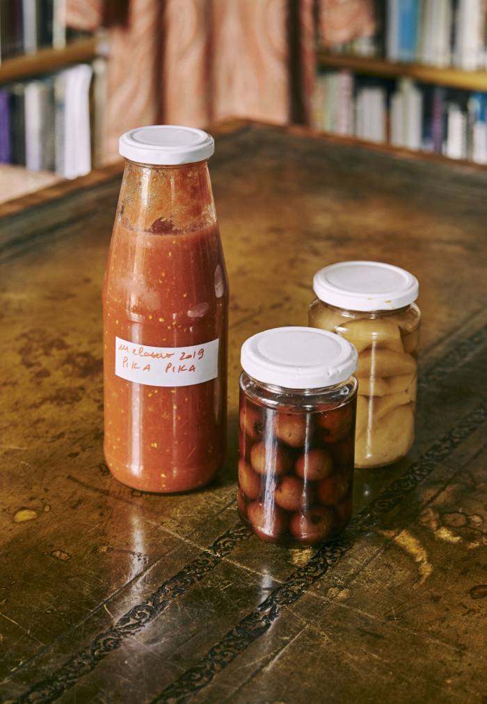 Etro’s homemade tomato sauce with staples from his fridge