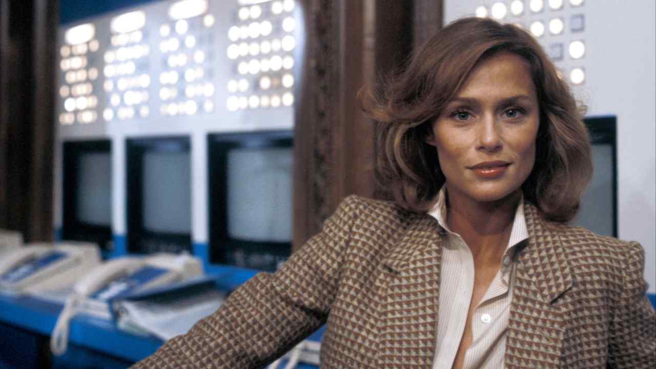 Actress Lauren Hutton wears a caramel-coloured jacket with wide lapels and houndstooth pattern