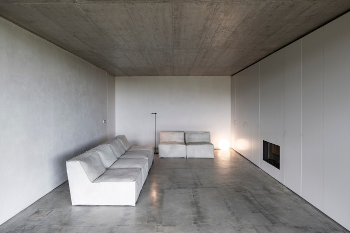 Concrete floors in the living area of Casa na Terra
