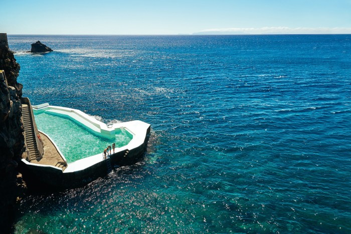 The seaside swimming pool at Albatroz Beach & Yacht Club in Madeira