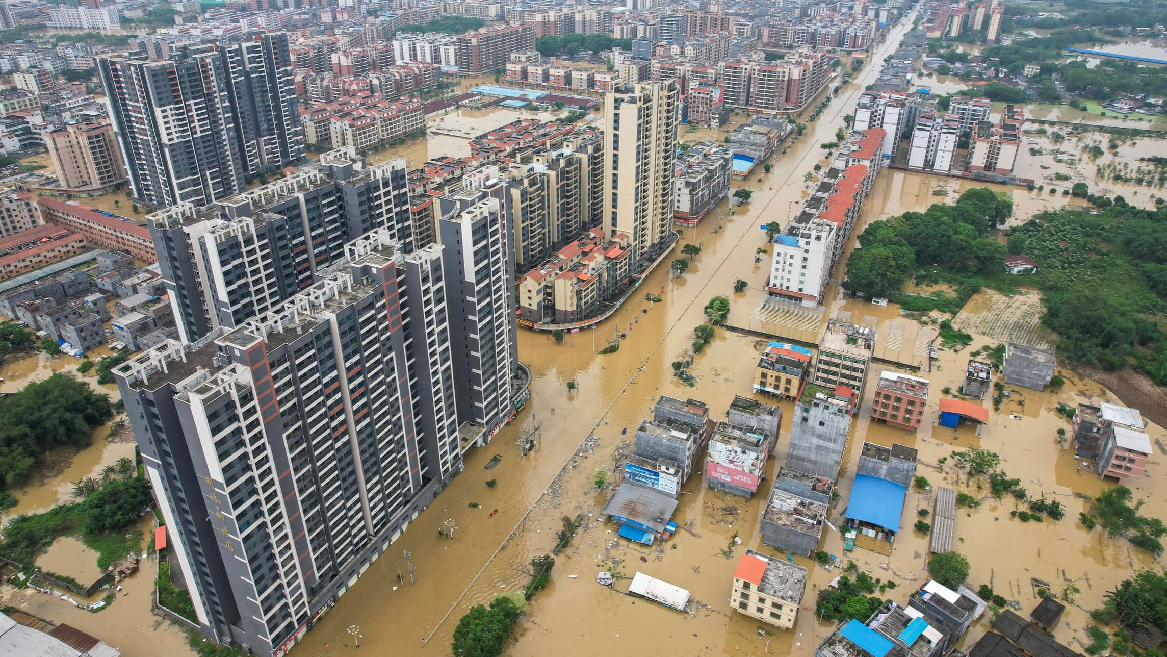 Flooded buildings and streets after heavy rains in Qingyuan city