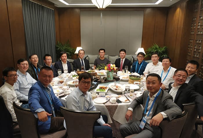 Sixteen tech leaders sit at a round table at the ‘internet dinner’ in Wuzhen in 2017