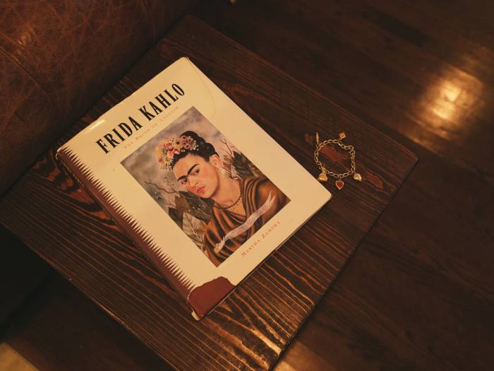 A biography of her style icon Frida Kahlo on a wooden table
