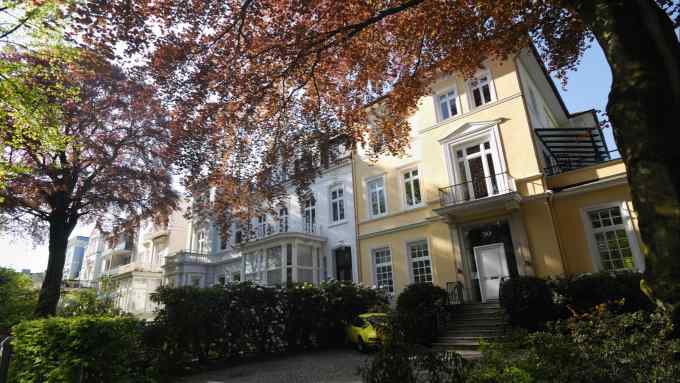 Dwelling houses in the avenue Johns, Rotherbaum, Hamburg, Germany