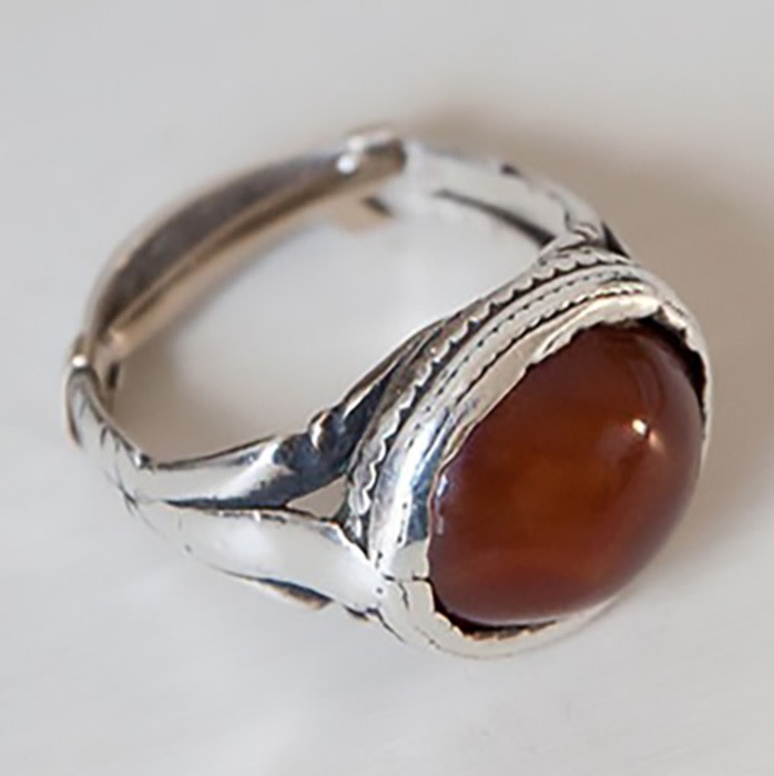 The antique carnelian ring Willer bought for her father
