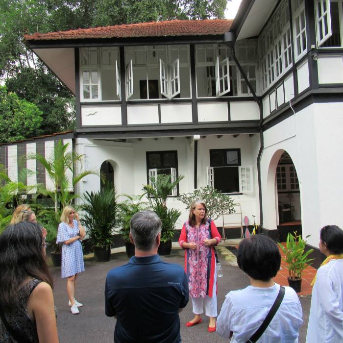 Jane Iyer hosts small group or private walking tours of Singapore