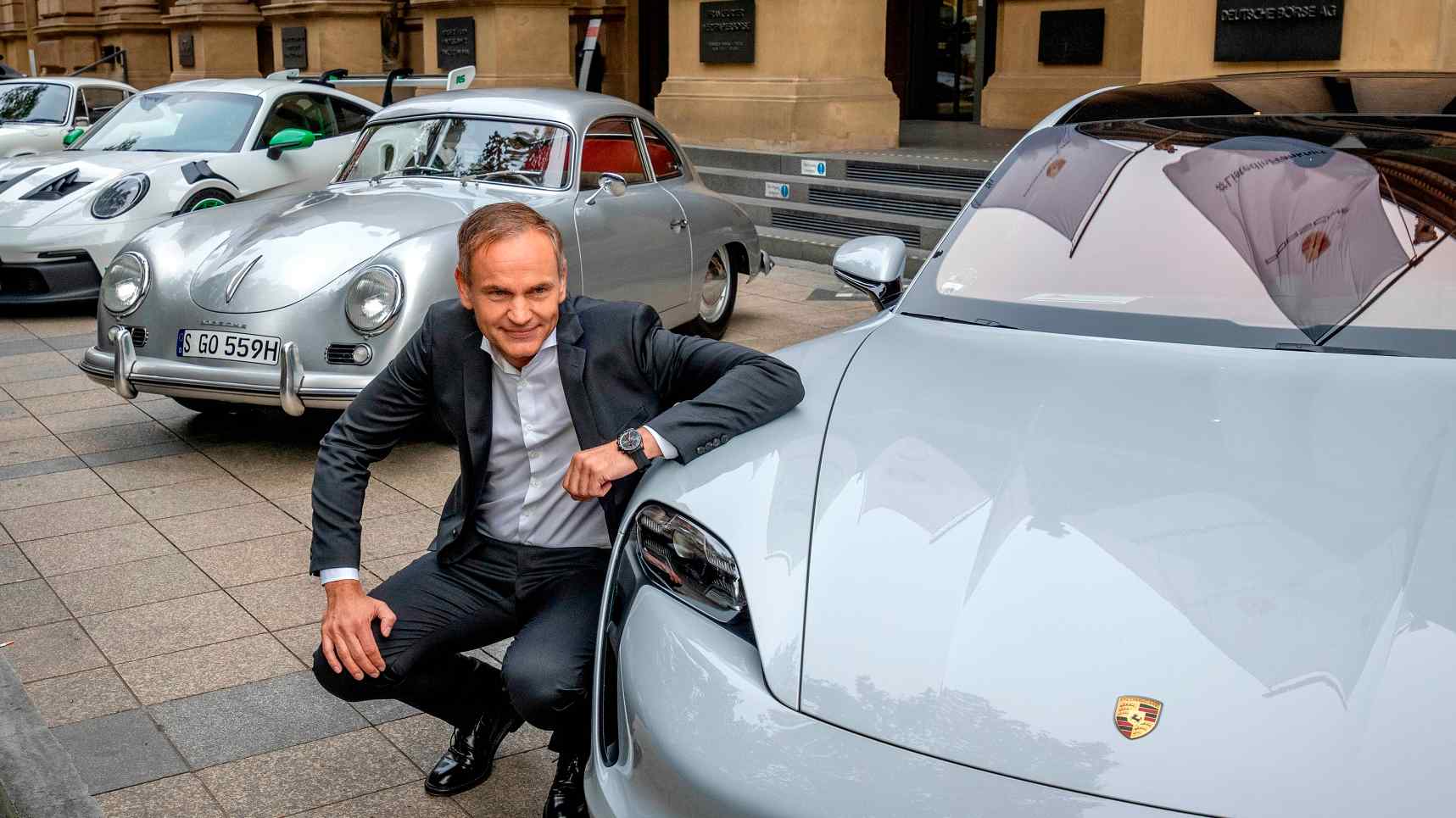Oliver Blume, team-building car fan at the wheel of Porsche