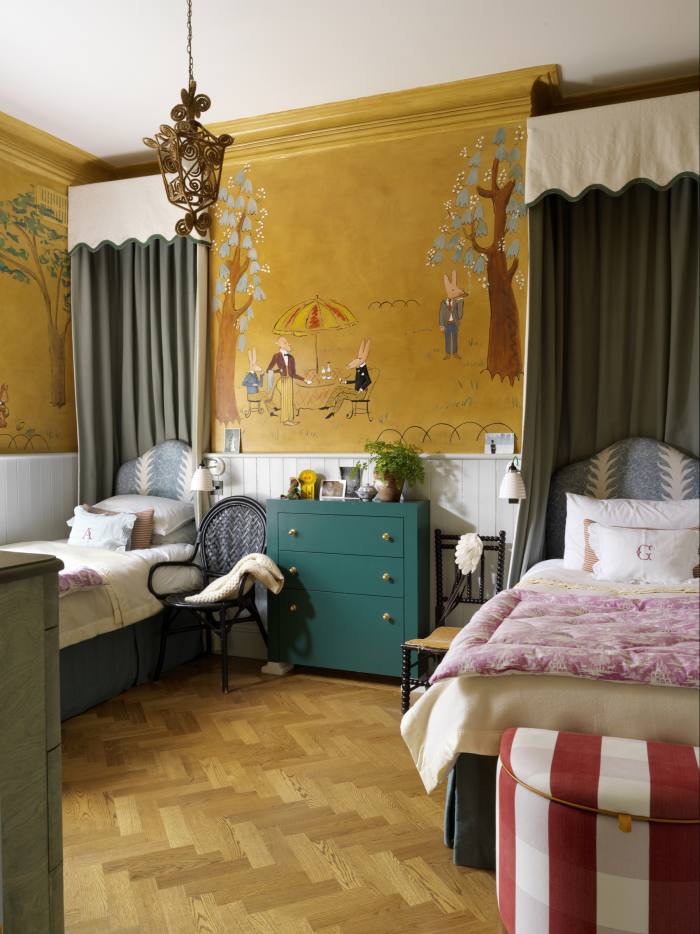 Aldoux and Minnet ceiling lamp in Beata Heuman’s children’s bedroom