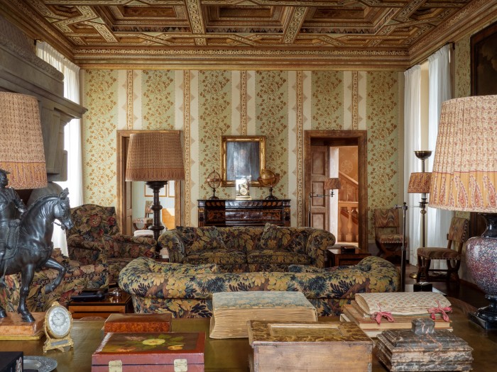 The main living room – or Green room – combines paisley, jacquard, suzani, chintz and chinoiserie