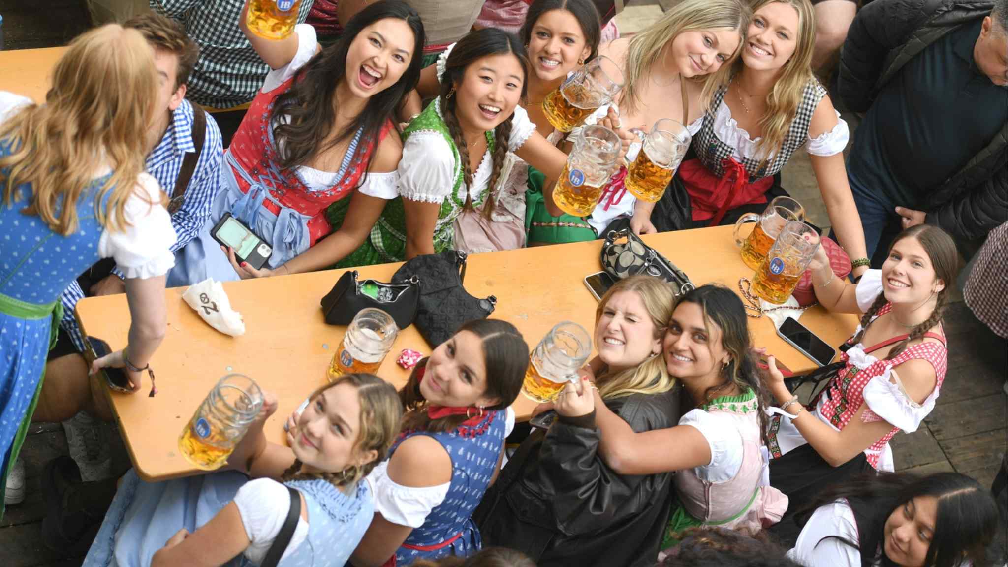 Germans shrug off economic gloom at booming Oktoberfest